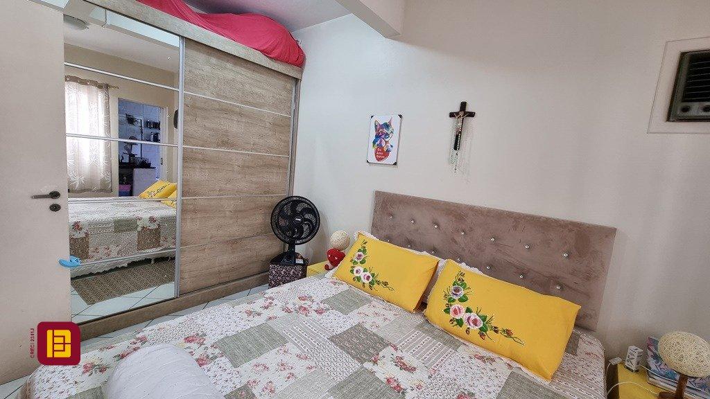 Apartamento com 77m², 3 quartos (sendo 1 suíte), 2 garagens, no bairro Santinho em Florianópolis