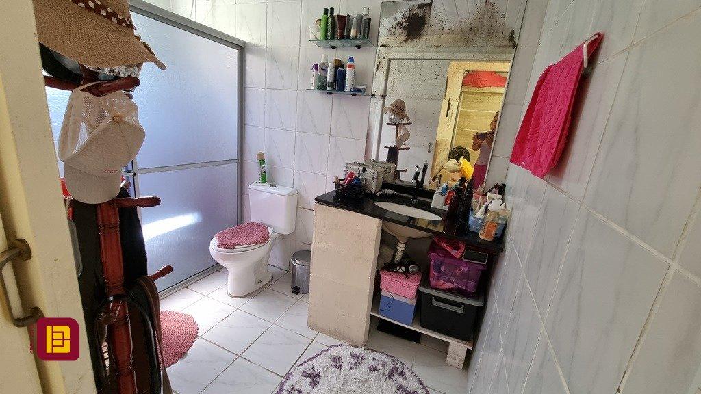 Apartamento com 77m², 3 quartos (sendo 1 suíte), 2 garagens, no bairro Santinho em Florianópolis