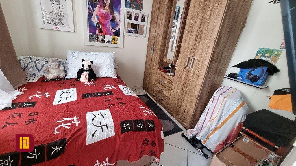 Apartamento com 77m², 3 quartos (sendo 1 suíte), 2 garagens, no bairro Santinho em Florianópolis