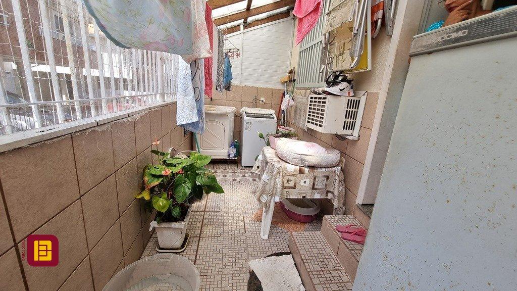 Apartamento com 77m², 3 quartos (sendo 1 suíte), 2 garagens, no bairro Santinho em Florianópolis