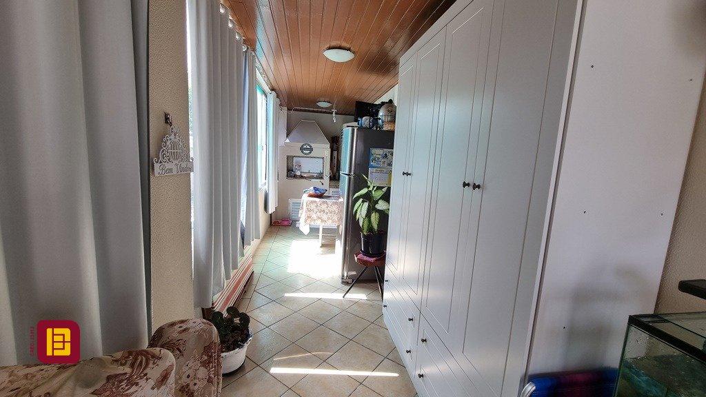 Apartamento com 77m², 3 quartos (sendo 1 suíte), 2 garagens, no bairro Santinho em Florianópolis