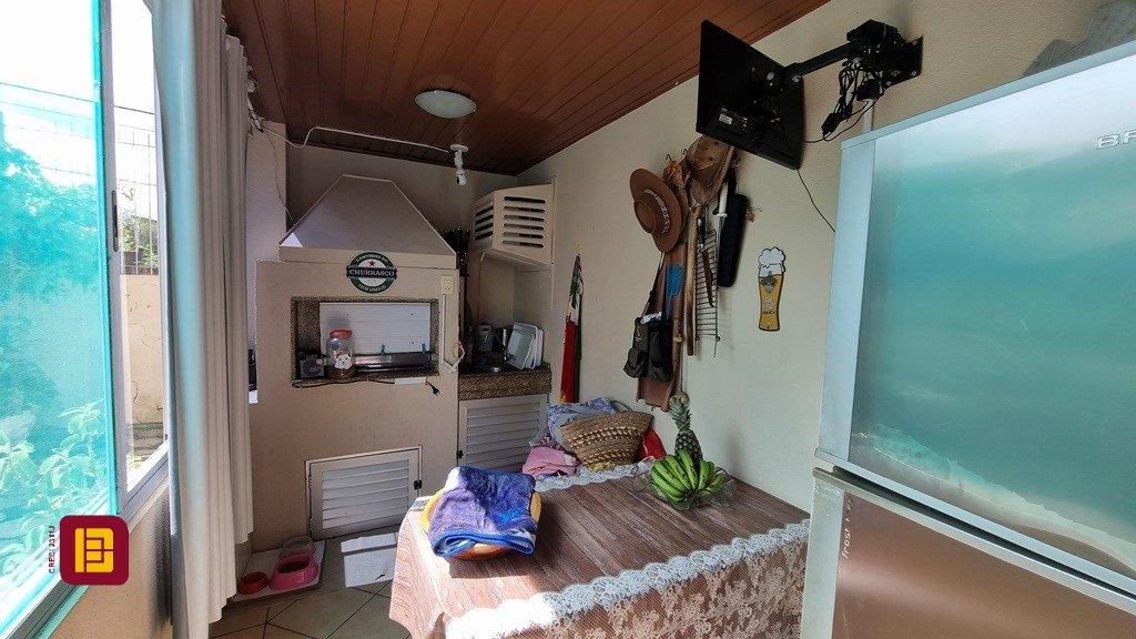Apartamento com 77m², 3 quartos (sendo 1 suíte), 2 garagens, no bairro Santinho em Florianópolis
