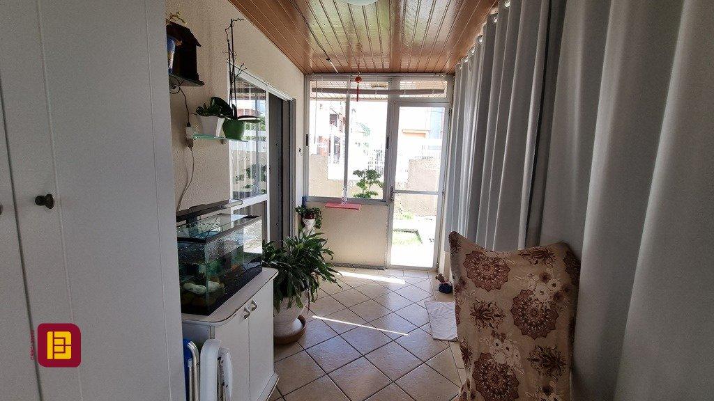 Apartamento com 77m², 3 quartos (sendo 1 suíte), 2 garagens, no bairro Santinho em Florianópolis