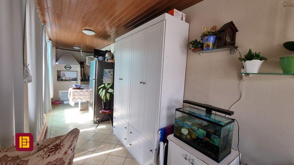 Apartamento com 77m², 3 quartos (sendo 1 suíte), 2 garagens, no bairro Santinho em Florianópolis
