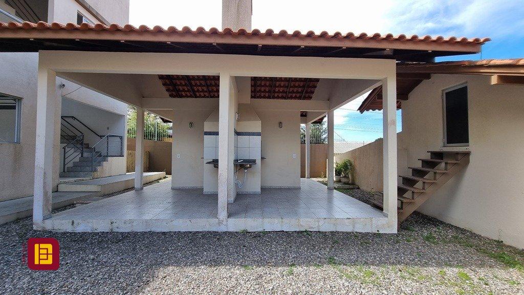 Apartamento com 77m², 3 quartos (sendo 1 suíte), 2 garagens, no bairro Santinho em Florianópolis