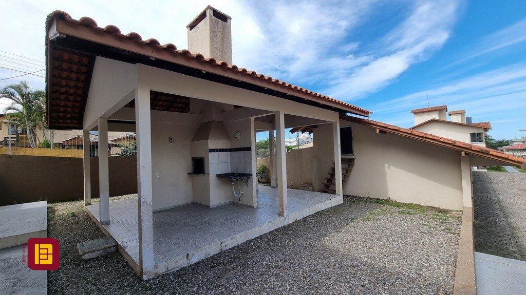 Apartamento com 77m², 3 quartos (sendo 1 suíte), 2 garagens, no bairro Santinho em Florianópolis