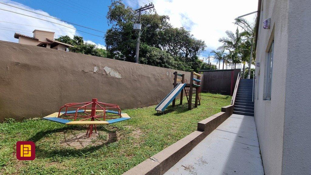 Apartamento com 77m², 3 quartos (sendo 1 suíte), 2 garagens, no bairro Santinho em Florianópolis