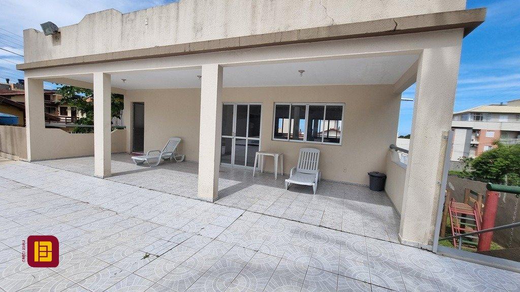 Apartamento com 77m², 3 quartos (sendo 1 suíte), 2 garagens, no bairro Santinho em Florianópolis
