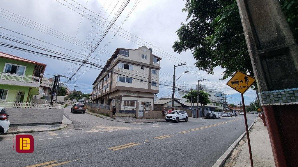 Apartamento com 77m², 3 quartos (sendo 1 suíte), 2 garagens, no bairro Santinho em Florianópolis