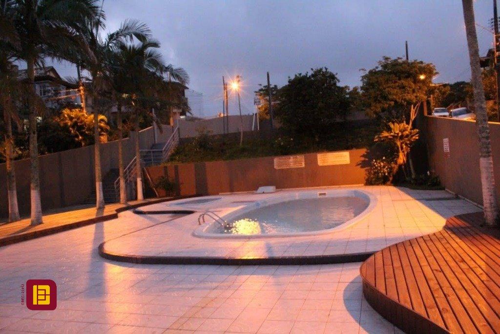 Apartamento com 77m², 3 quartos (sendo 1 suíte), 2 garagens, no bairro Santinho em Florianópolis