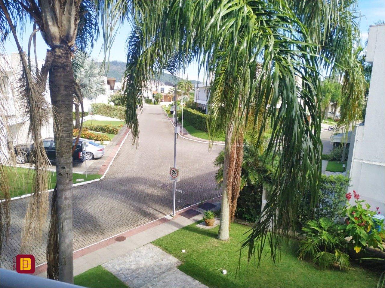 Casa de Condomínio com 393m², 4 quartos (sendo 4 suítes), 2 garagens, no bairro Santa Mônica em Florianópolis