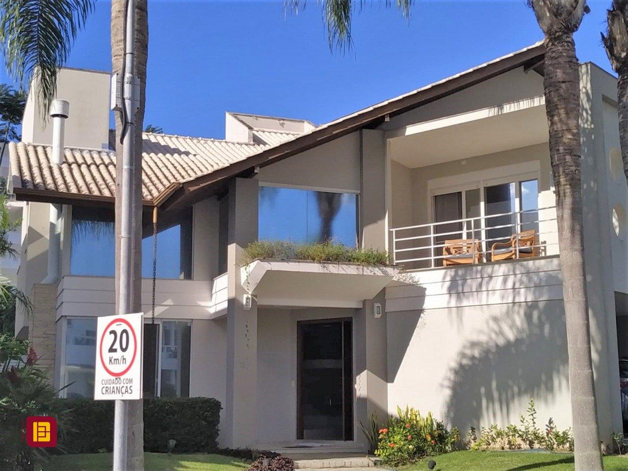 Casa de Condomínio com 393m², 4 quartos (sendo 4 suítes), 2 garagens, no bairro Santa Mônica em Florianópolis