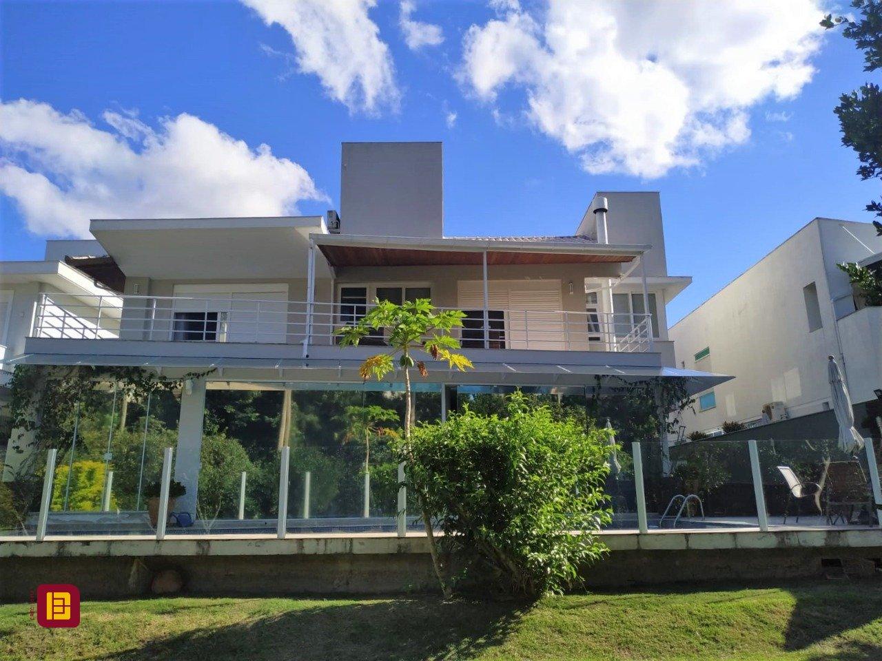 Casa de Condomínio com 393m², 4 quartos (sendo 4 suítes), 2 garagens, no bairro Santa Mônica em Florianópolis