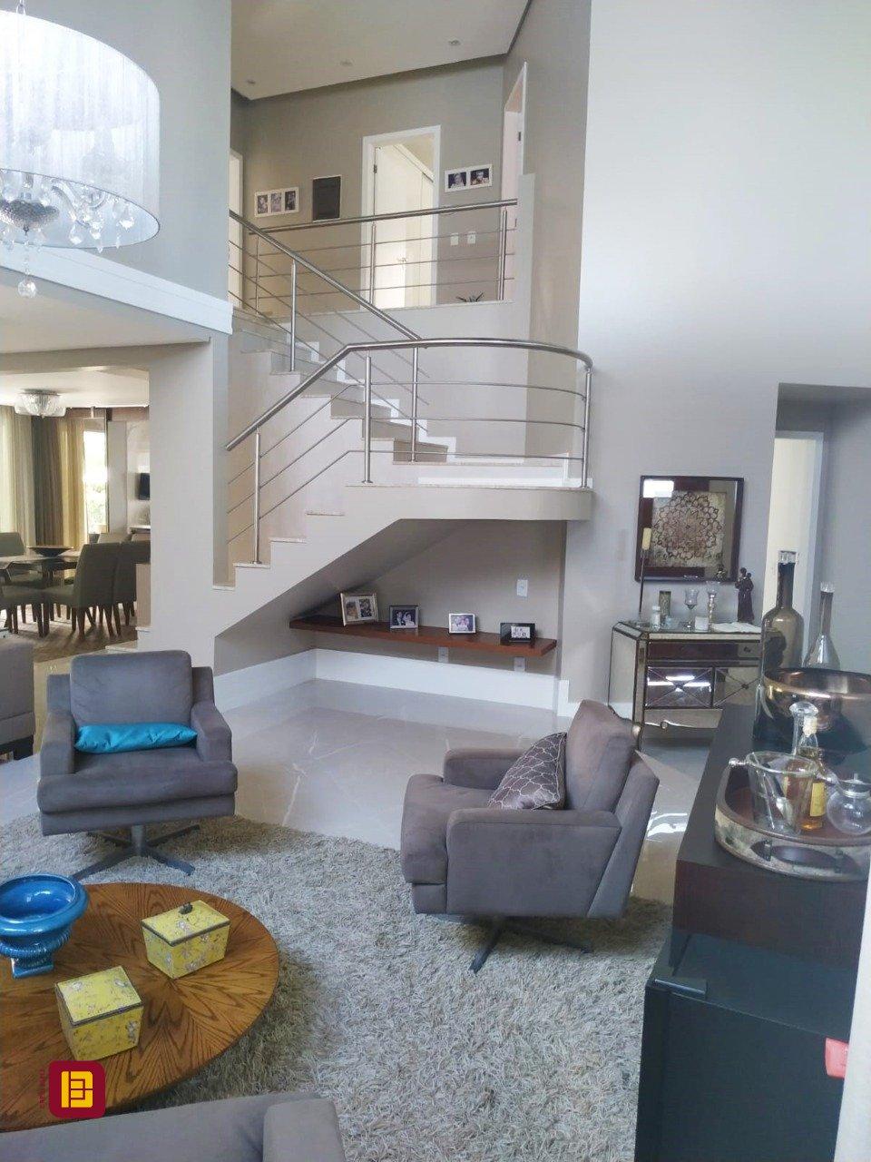 Casa de Condomínio com 393m², 4 quartos (sendo 4 suítes), 2 garagens, no bairro Santa Mônica em Florianópolis