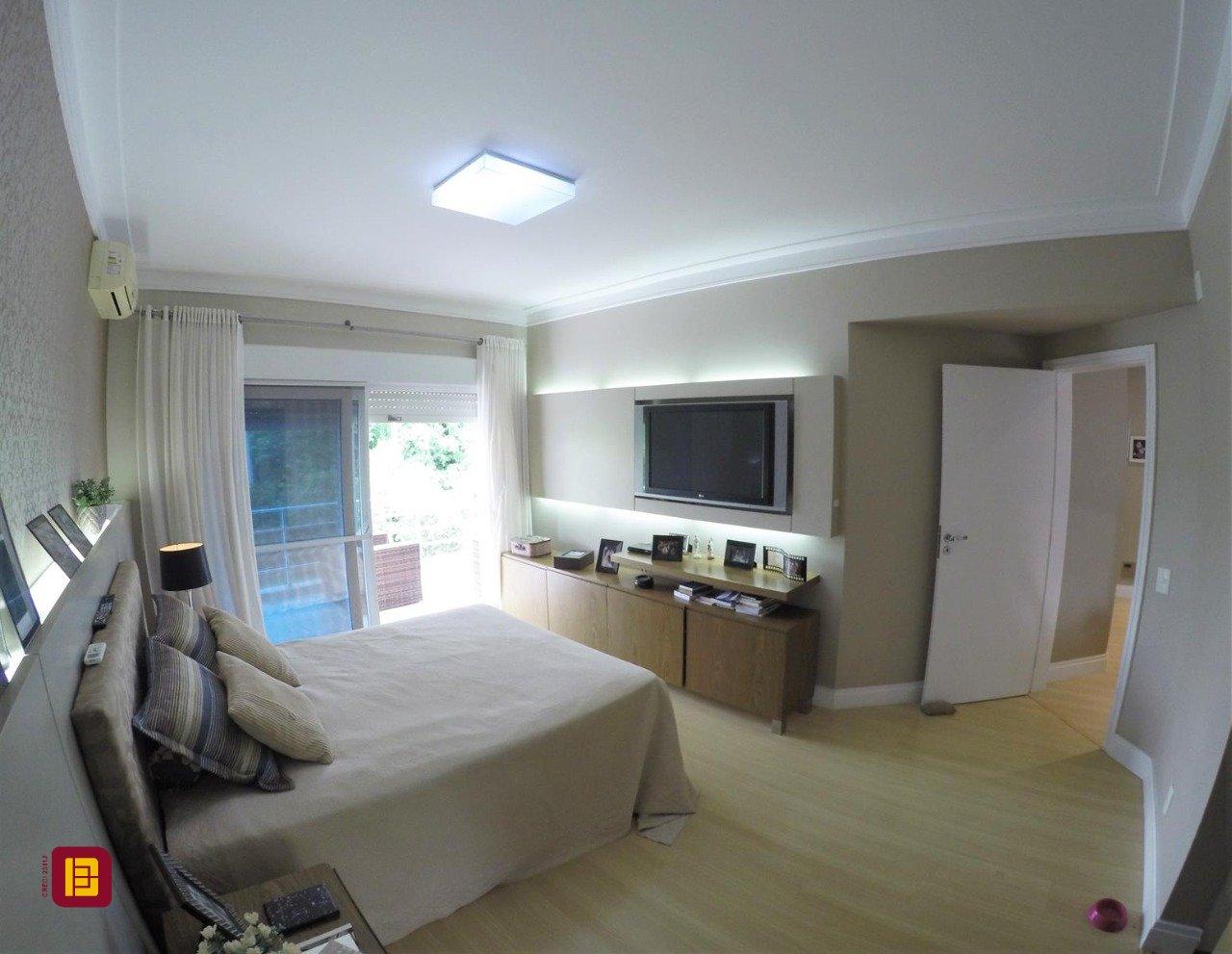 Casa de Condomínio com 393m², 4 quartos (sendo 4 suítes), 2 garagens, no bairro Santa Mônica em Florianópolis