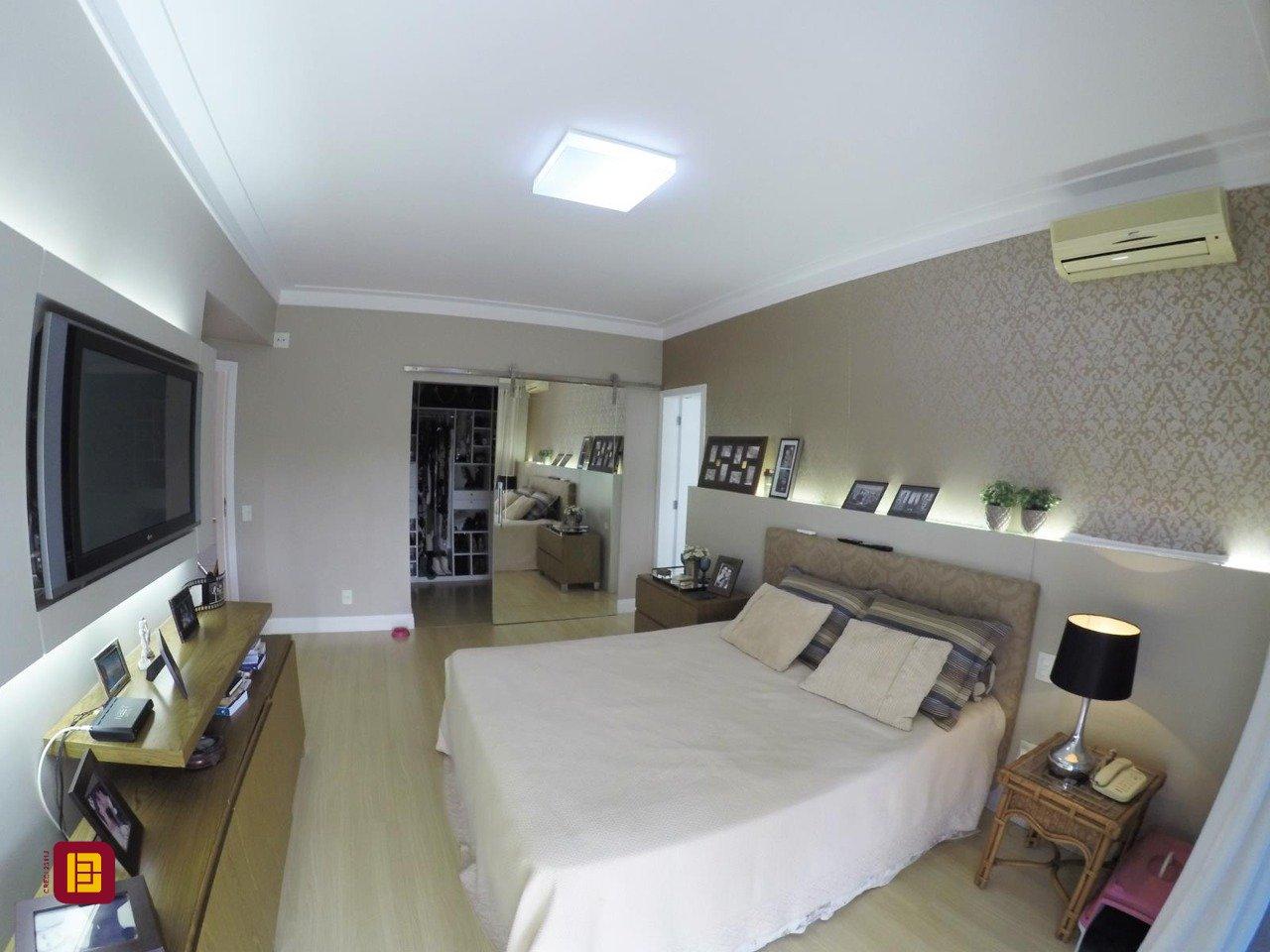 Casa de Condomínio com 393m², 4 quartos (sendo 4 suítes), 2 garagens, no bairro Santa Mônica em Florianópolis