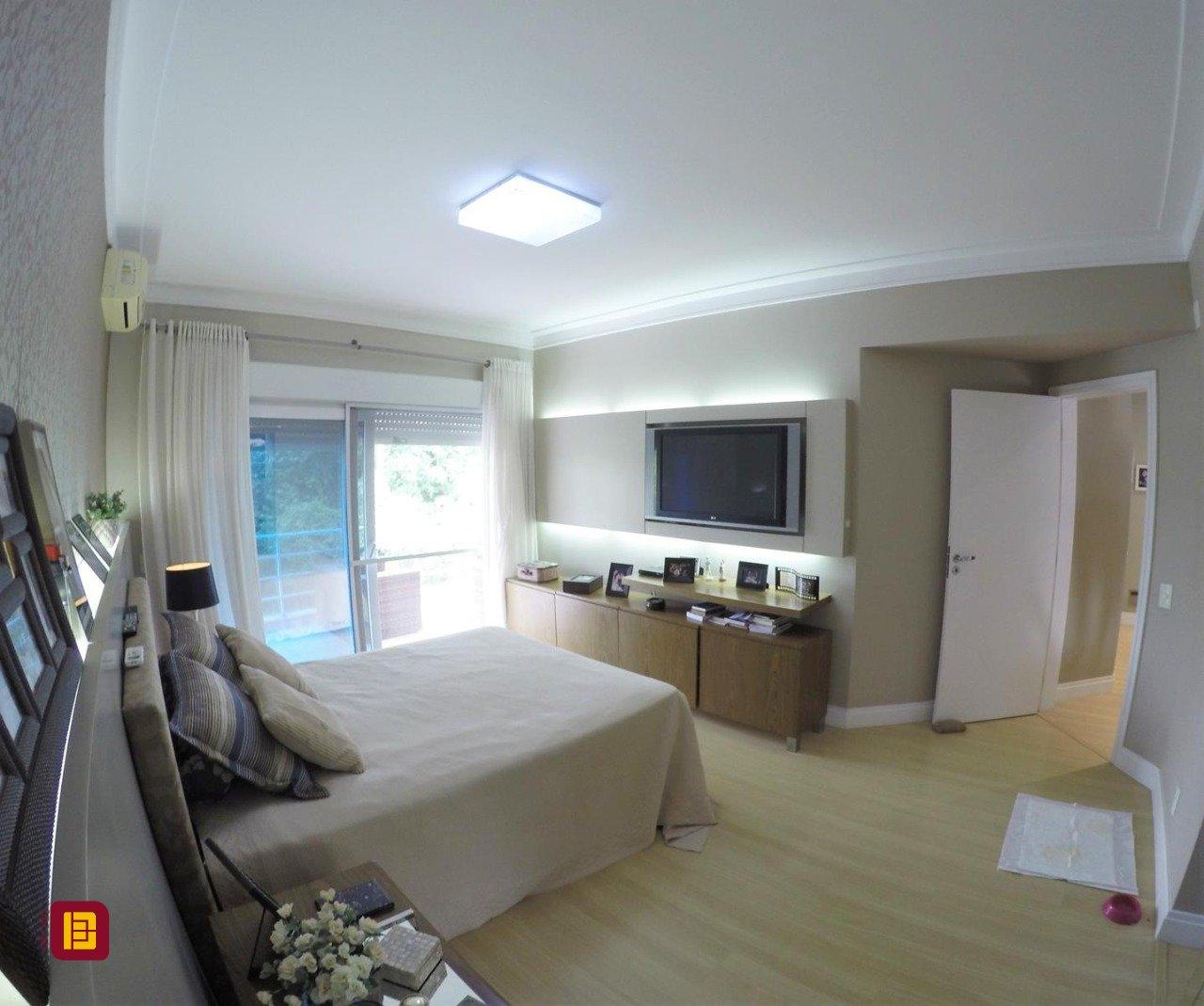 Casa de Condomínio com 393m², 4 quartos (sendo 4 suítes), 2 garagens, no bairro Santa Mônica em Florianópolis