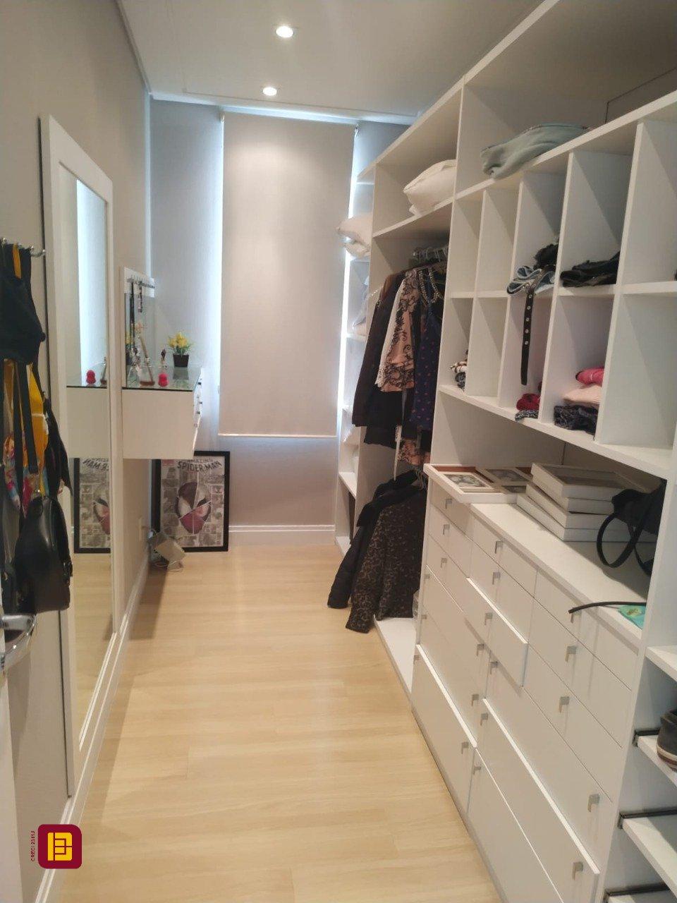 Casa de Condomínio com 393m², 4 quartos (sendo 4 suítes), 2 garagens, no bairro Santa Mônica em Florianópolis
