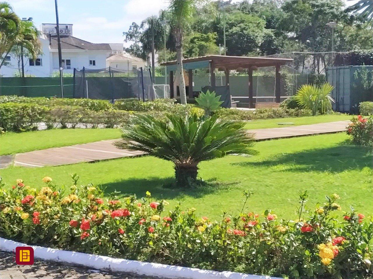 Casa de Condomínio com 393m², 4 quartos (sendo 4 suítes), 2 garagens, no bairro Santa Mônica em Florianópolis