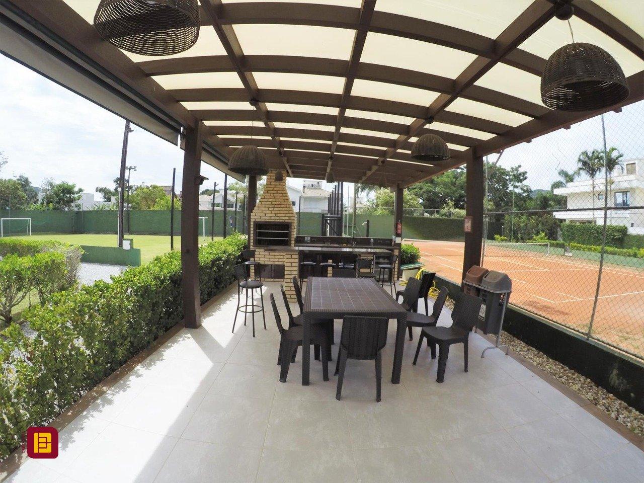 Casa de Condomínio com 393m², 4 quartos (sendo 4 suítes), 2 garagens, no bairro Santa Mônica em Florianópolis