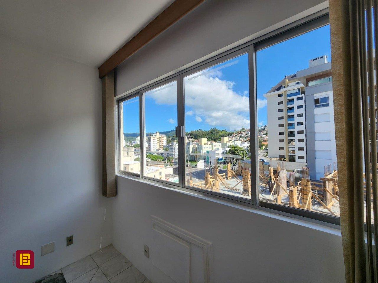 Sala com 24m², no bairro Trindade em Florianópolis