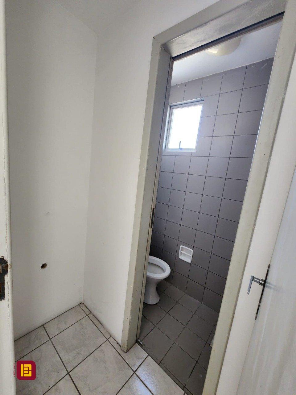 Sala com 24m², no bairro Trindade em Florianópolis
