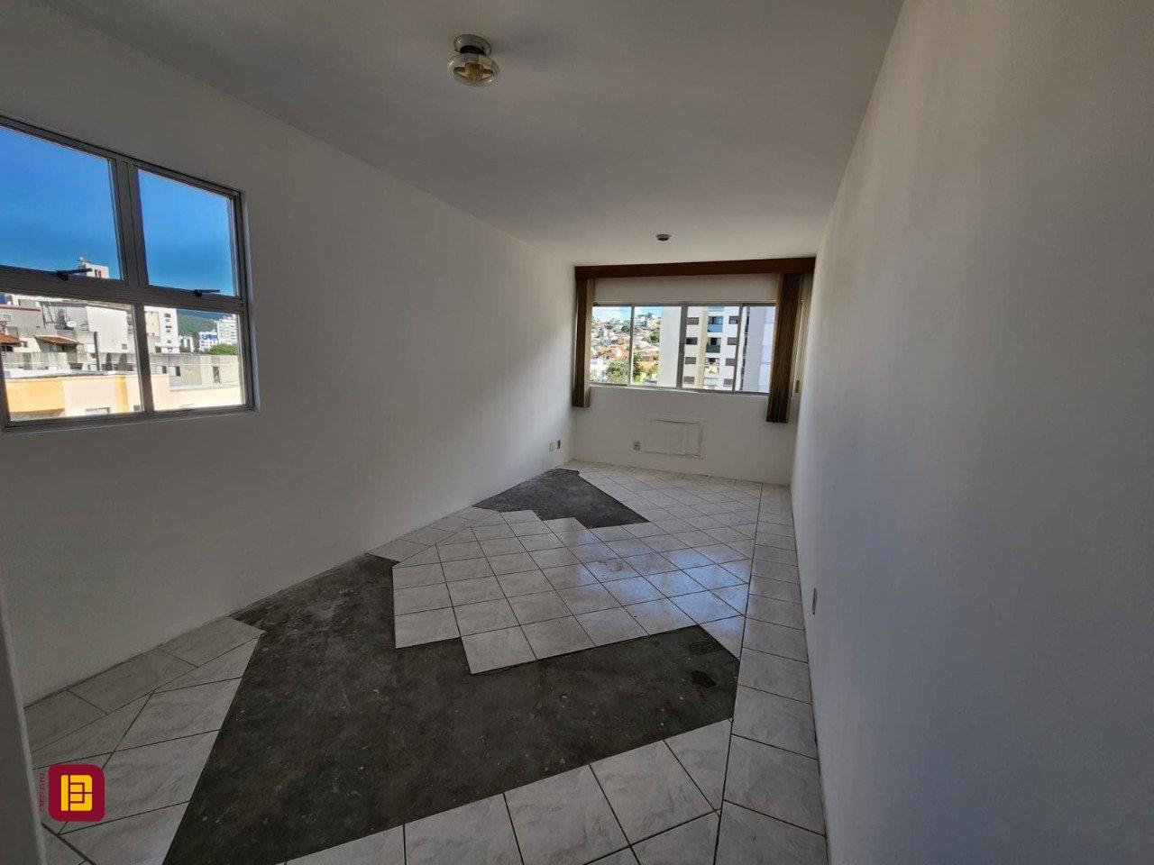 Sala com 24m², no bairro Trindade em Florianópolis