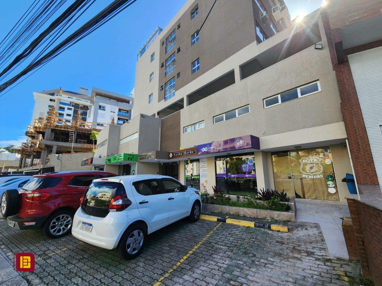 Sala com 24m², no bairro Trindade em Florianópolis