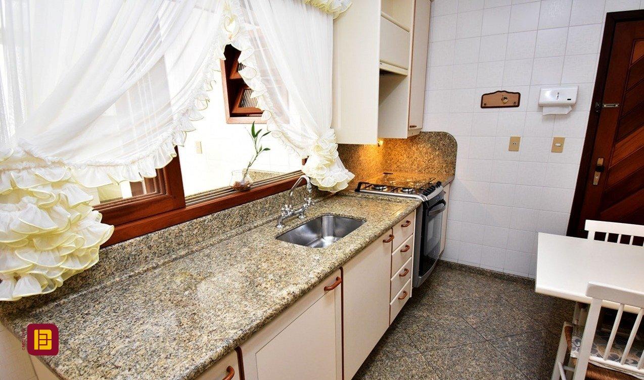 Apartamento com 143m², 5 quartos (sendo 1 suíte), 3 garagens, no bairro Balneário em Florianópolis