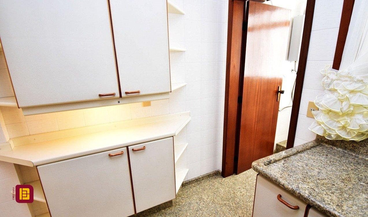 Apartamento com 143m², 5 quartos (sendo 1 suíte), 3 garagens, no bairro Balneário em Florianópolis