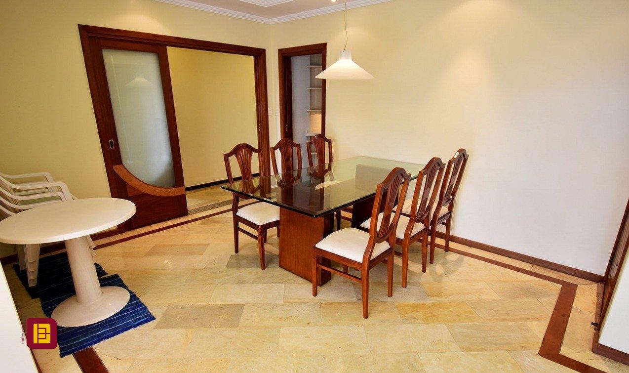 Apartamento com 143m², 5 quartos (sendo 1 suíte), 3 garagens, no bairro Balneário em Florianópolis