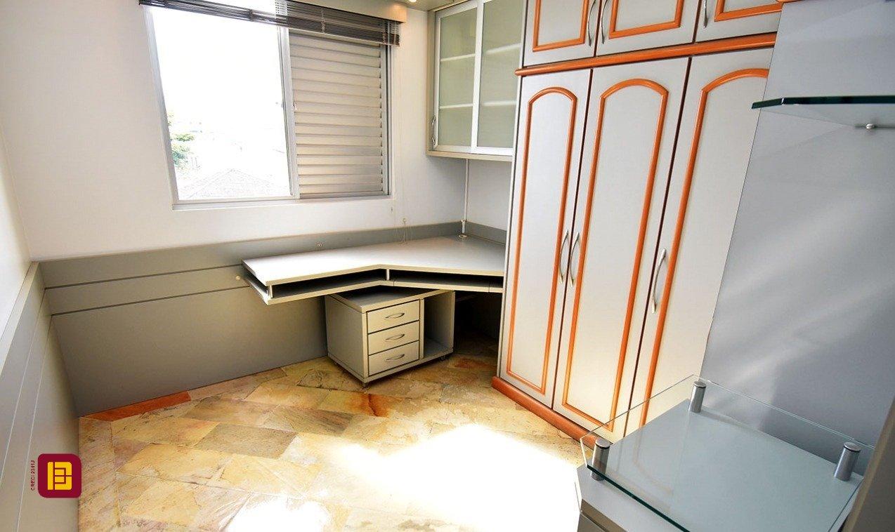 Apartamento com 143m², 5 quartos (sendo 1 suíte), 3 garagens, no bairro Balneário em Florianópolis