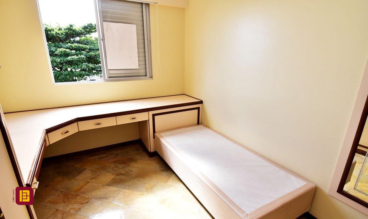 Apartamento com 143m², 5 quartos (sendo 1 suíte), 3 garagens, no bairro Balneário em Florianópolis