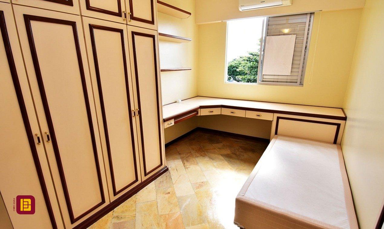 Apartamento com 143m², 5 quartos (sendo 1 suíte), 3 garagens, no bairro Balneário em Florianópolis