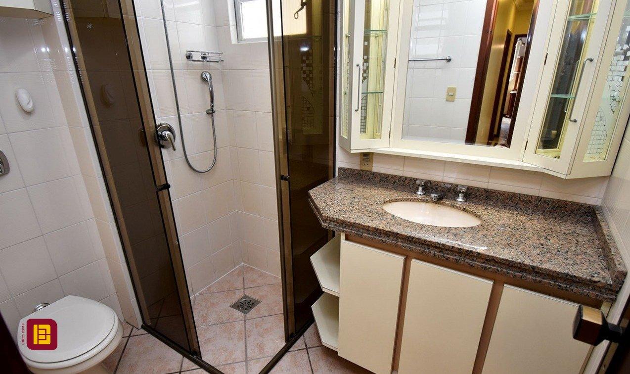 Apartamento com 143m², 5 quartos (sendo 1 suíte), 3 garagens, no bairro Balneário em Florianópolis