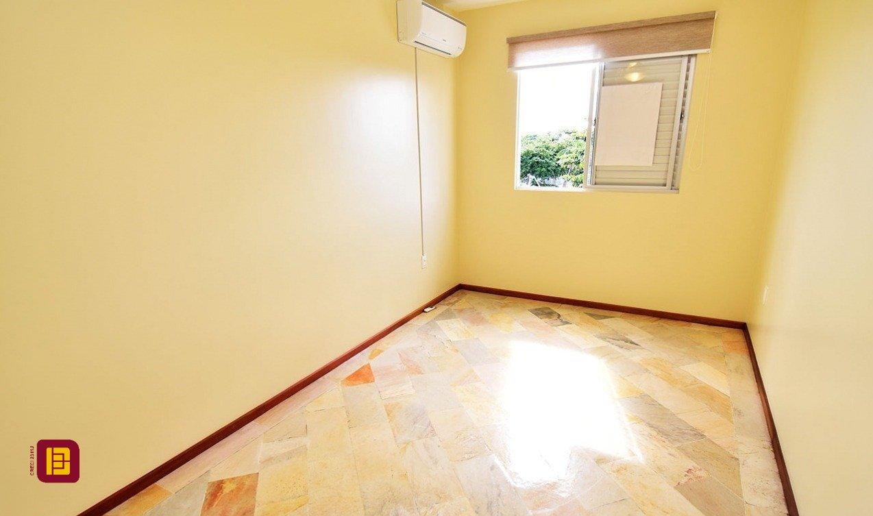 Apartamento com 143m², 5 quartos (sendo 1 suíte), 3 garagens, no bairro Balneário em Florianópolis