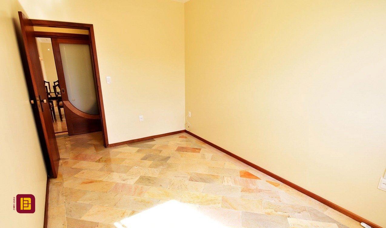 Apartamento com 143m², 5 quartos (sendo 1 suíte), 3 garagens, no bairro Balneário em Florianópolis