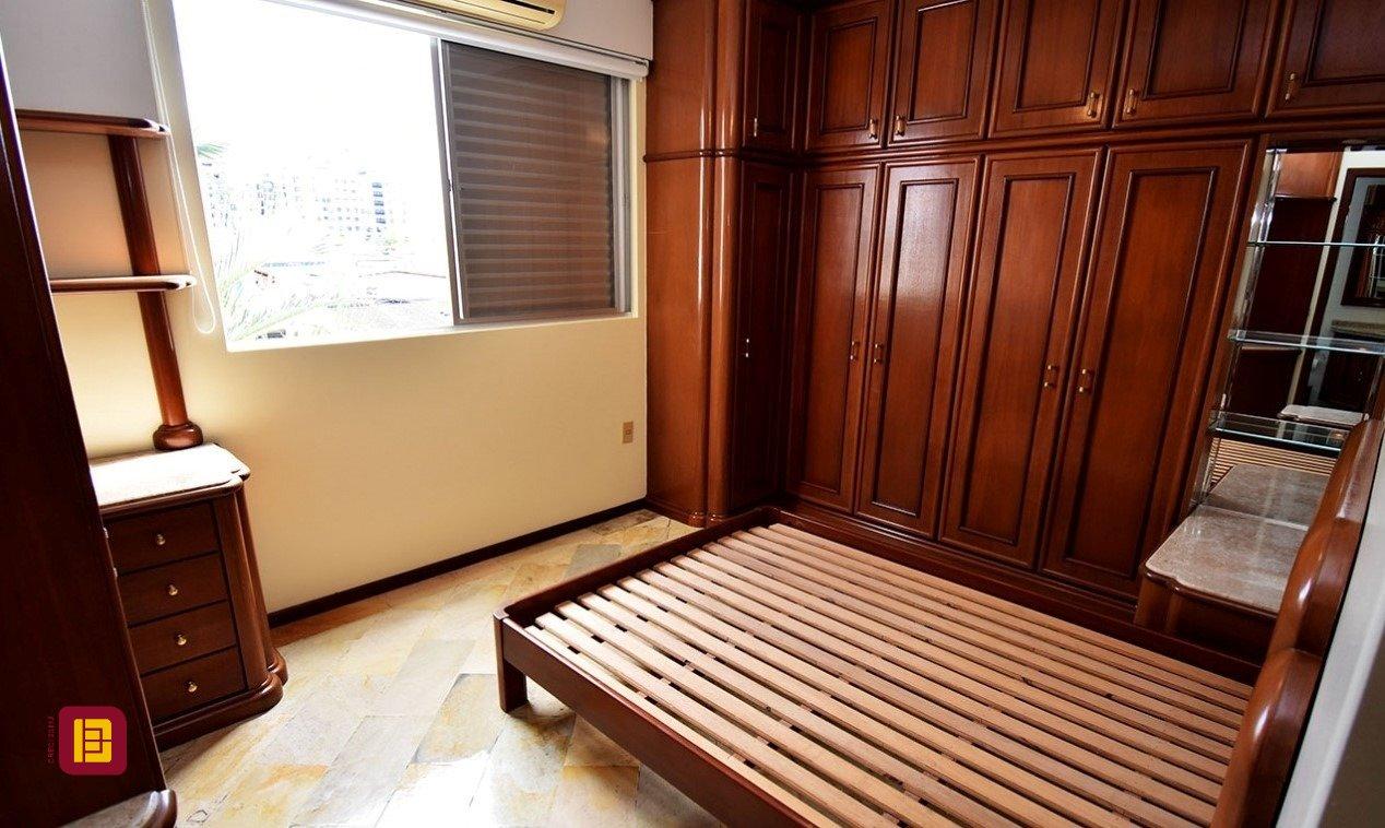 Apartamento com 143m², 5 quartos (sendo 1 suíte), 3 garagens, no bairro Balneário em Florianópolis
