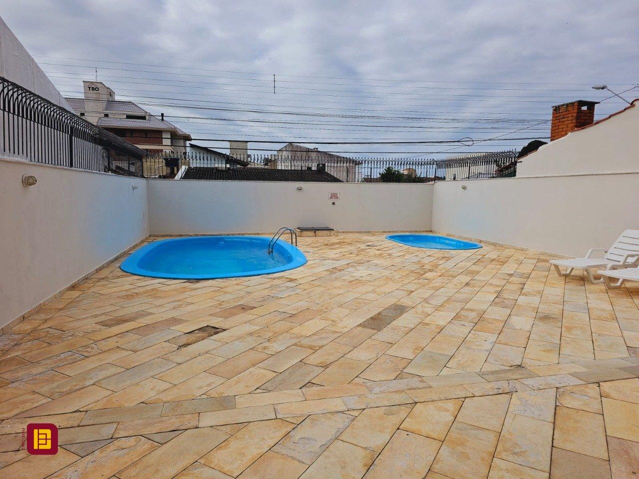 Apartamento com 143m², 5 quartos (sendo 1 suíte), 3 garagens, no bairro Balneário em Florianópolis