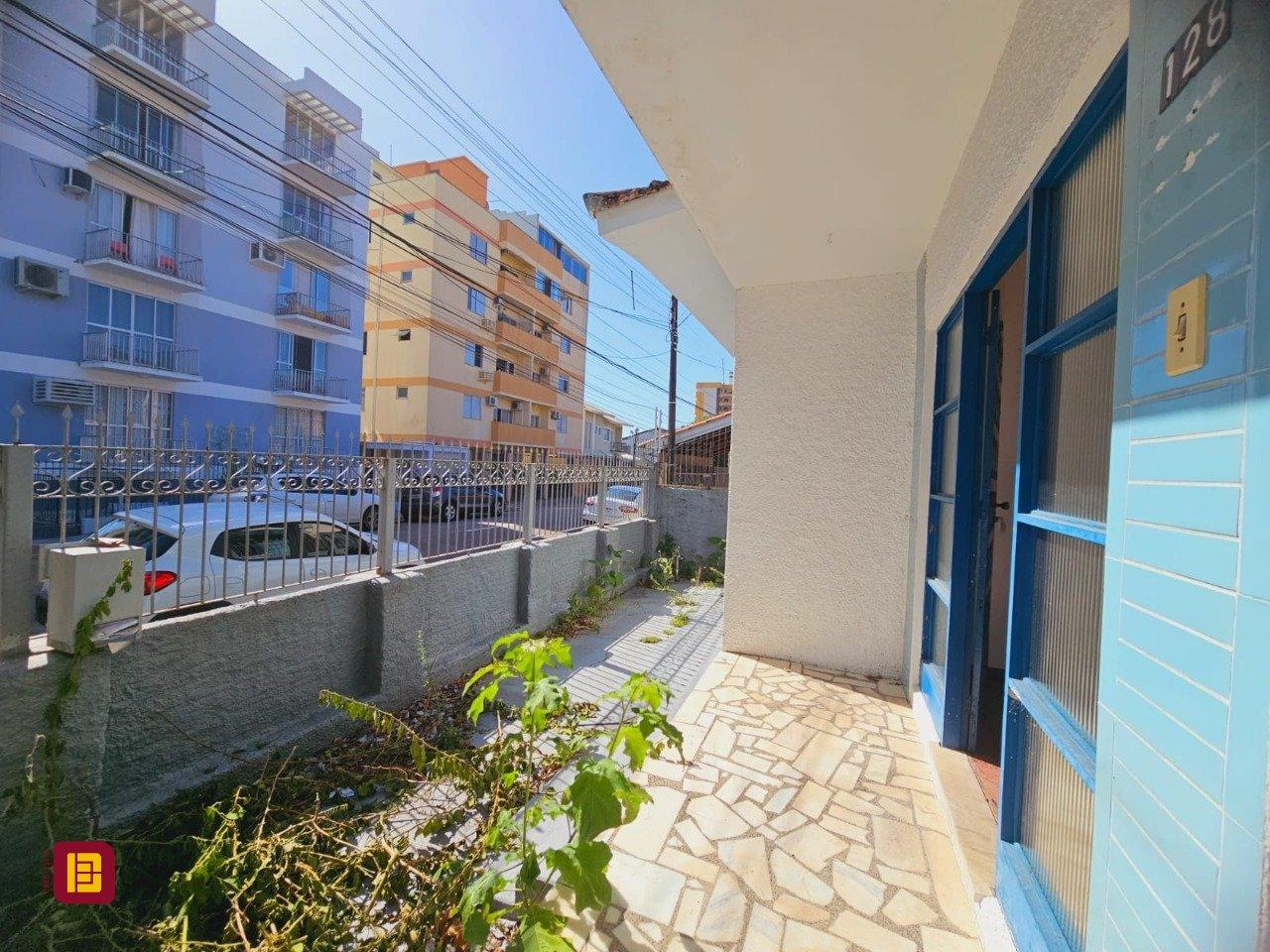 Casa com 270m², 2 quartos, no bairro Balneário em Florianópolis