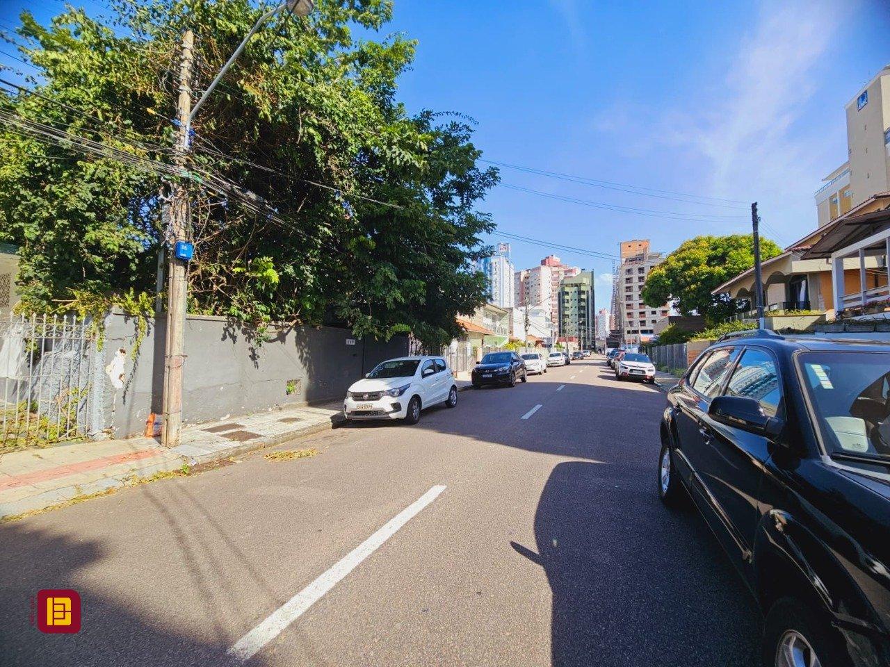 Casa com 270m², 2 quartos, no bairro Balneário em Florianópolis