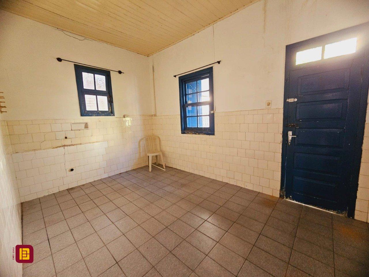 Casa com 270m², 2 quartos, no bairro Balneário em Florianópolis