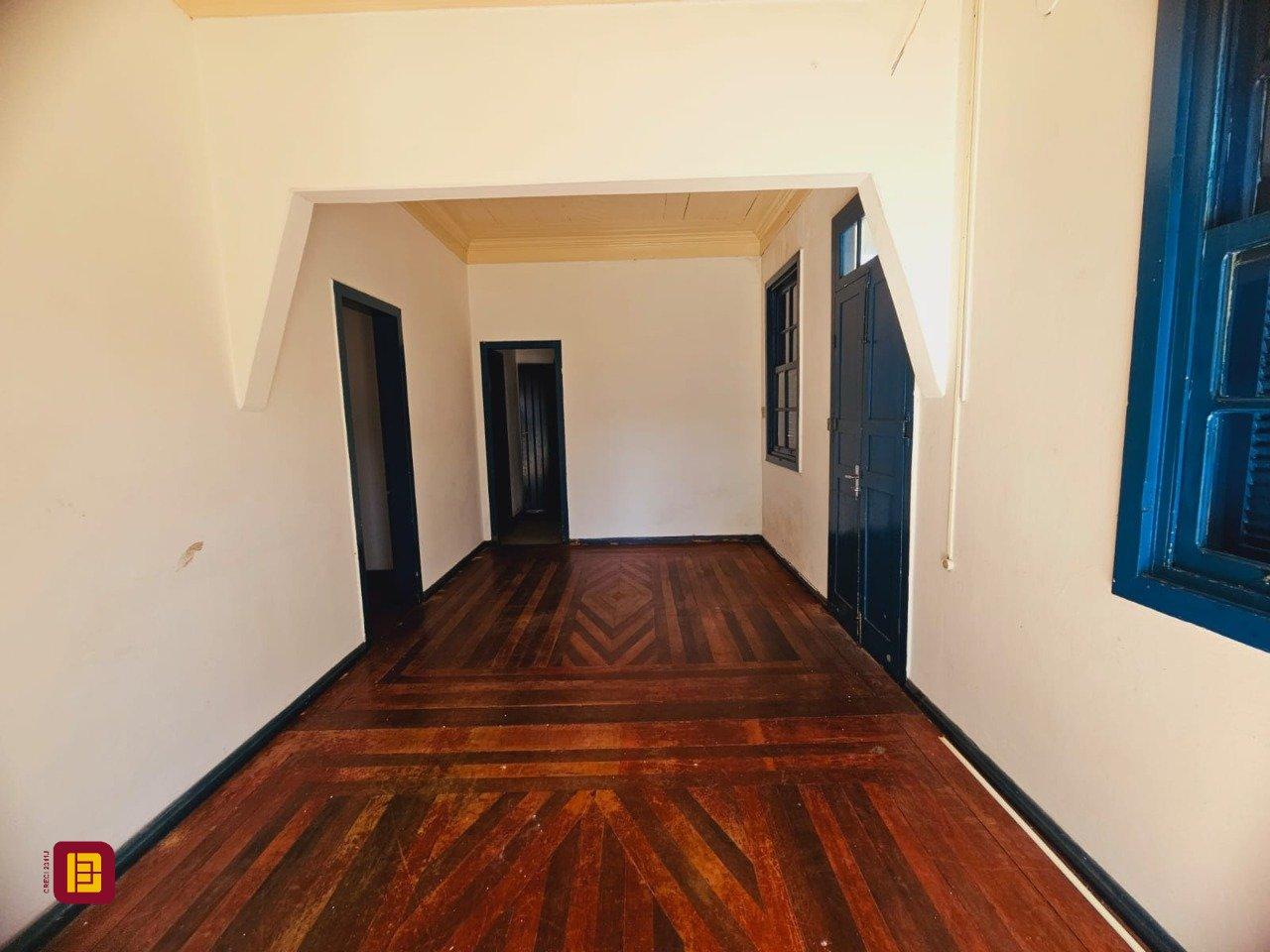 Casa com 270m², 2 quartos, no bairro Balneário em Florianópolis