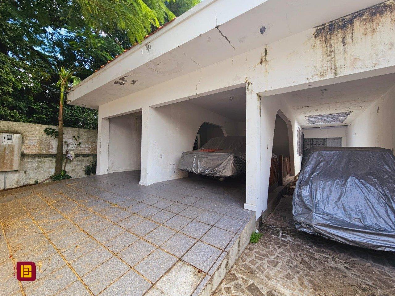 Casa com 270m², 2 quartos, no bairro Balneário em Florianópolis