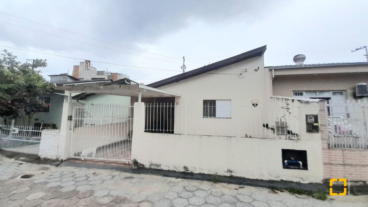 Casa com 93m², 3 quartos, 2 garagens, no bairro Trindade em Florianópolis