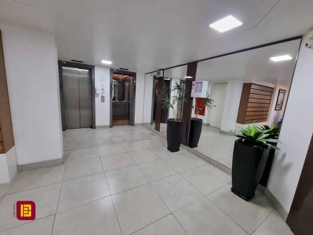 Sala com 32m², no bairro Centro em Florianópolis