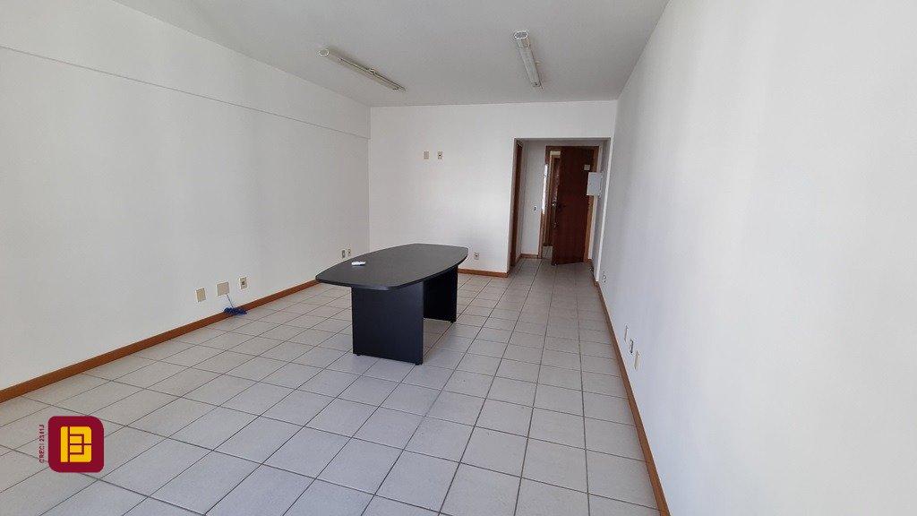 Sala com 32m², no bairro Centro em Florianópolis