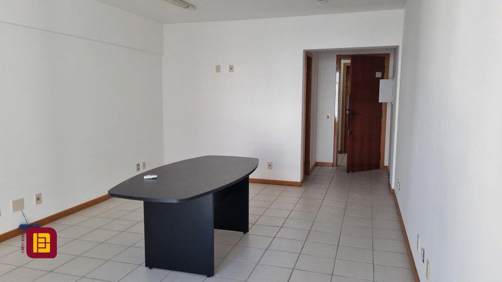 Sala com 32m², no bairro Centro em Florianópolis