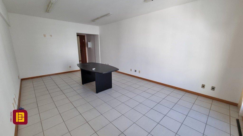 Sala com 32m², no bairro Centro em Florianópolis