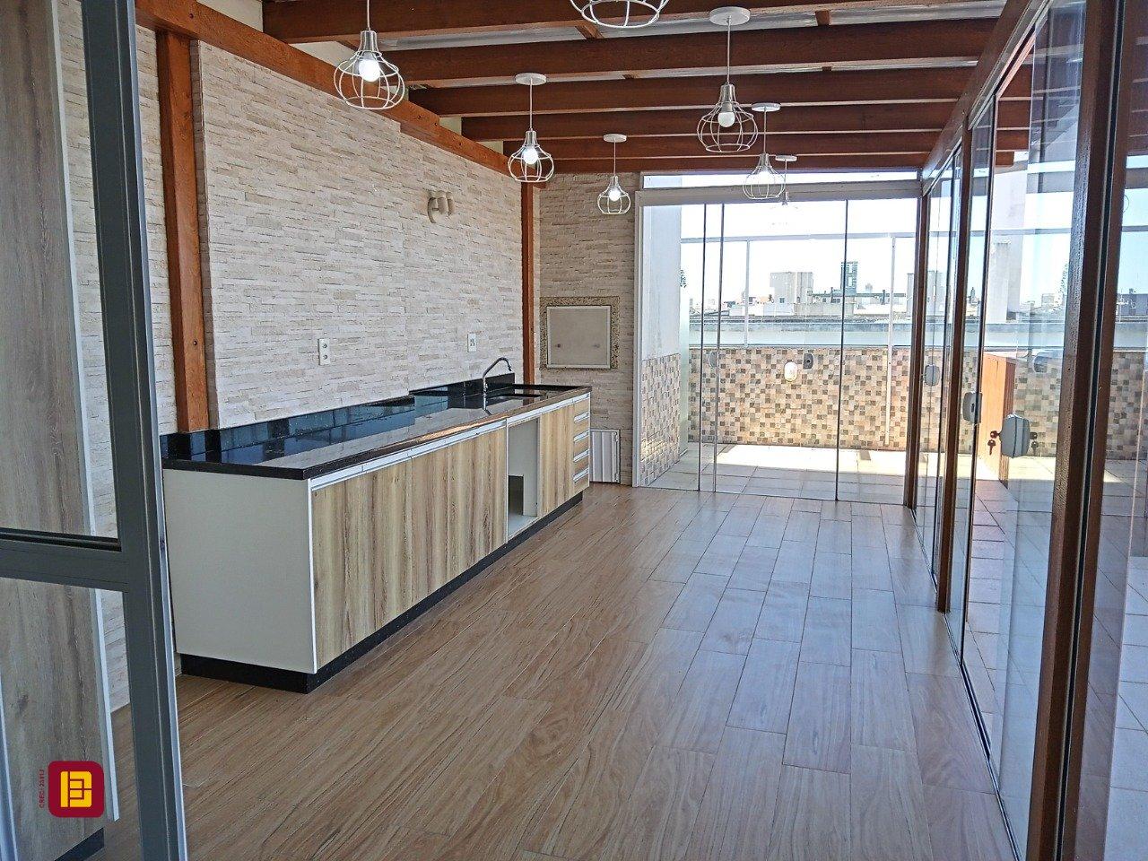 Cobertura com 205m², 4 quartos (sendo 1 suíte), 2 garagens, no bairro Ingleses em Florianópolis